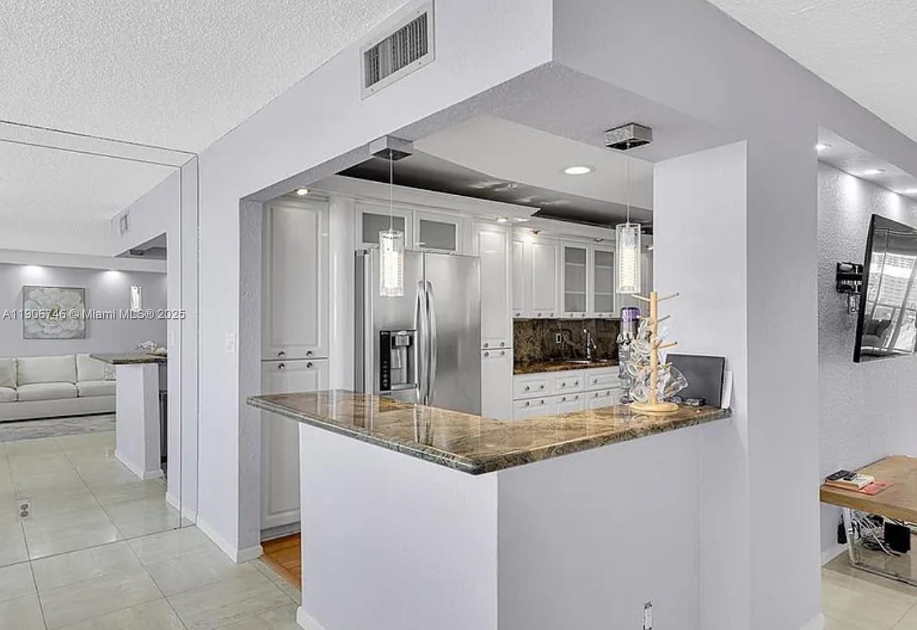 LA MER ESTATES WEST CONDO - Residential Lease