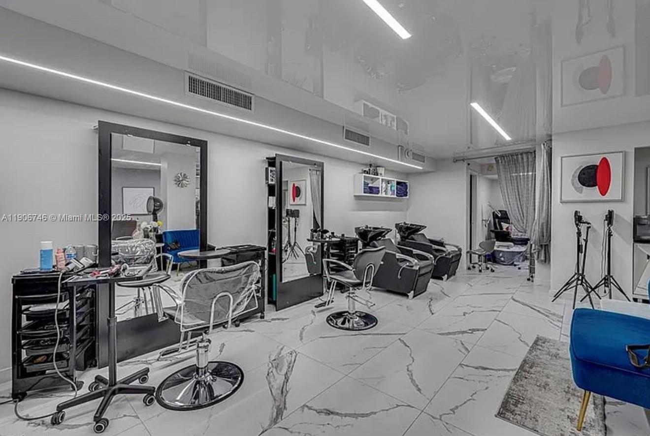 LA MER ESTATES WEST CONDO - Residential Lease