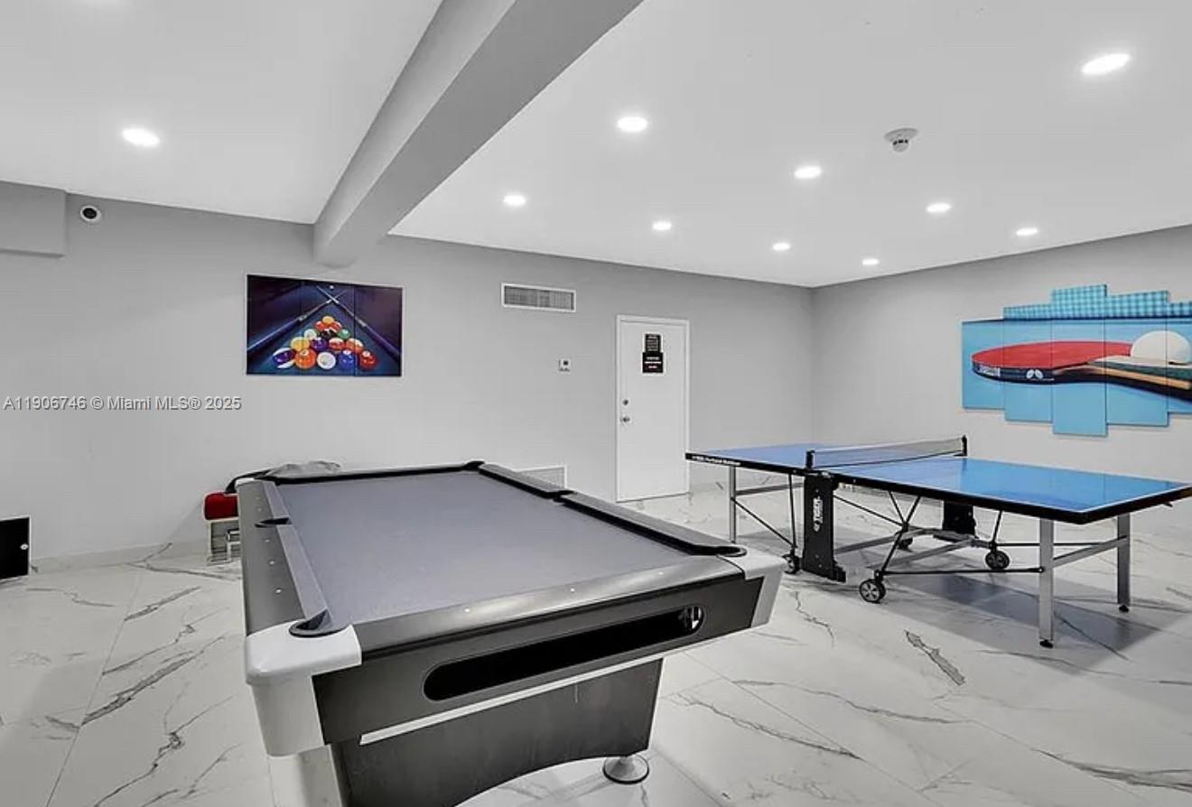 LA MER ESTATES WEST CONDO - Residential Lease