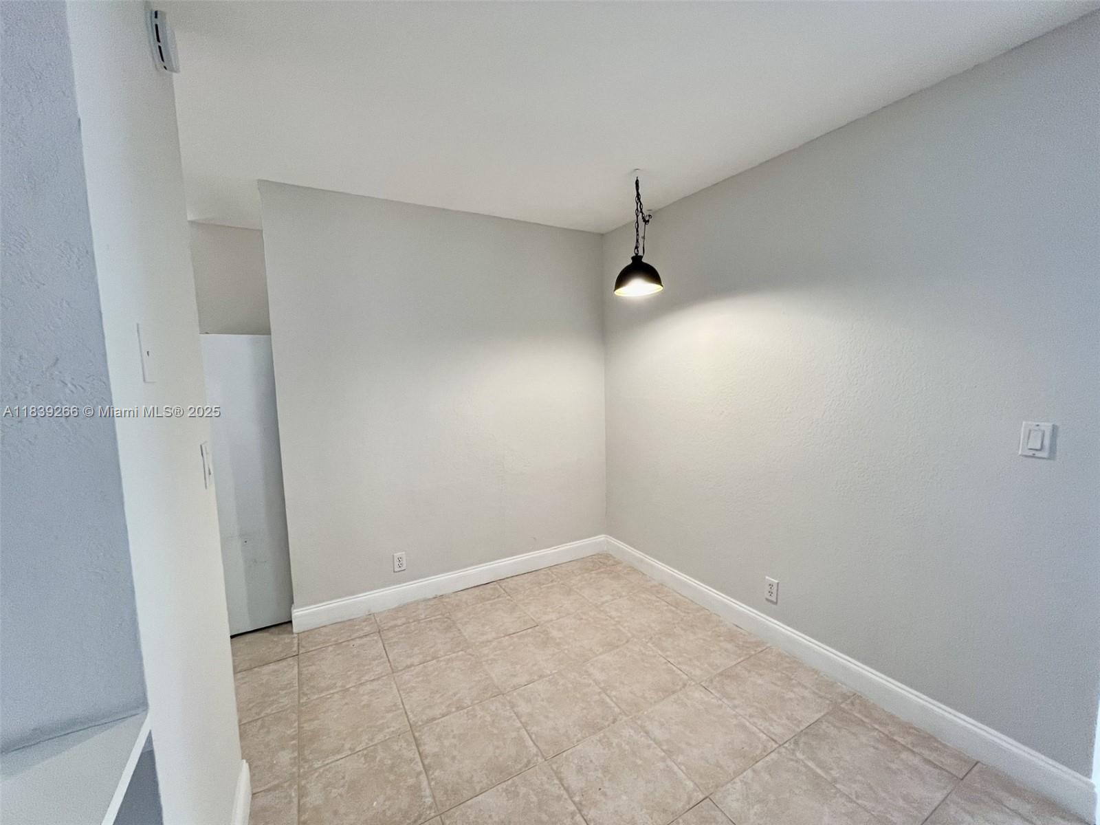 CORAL SPRINGS ESTATE TOWN - Residential Lease