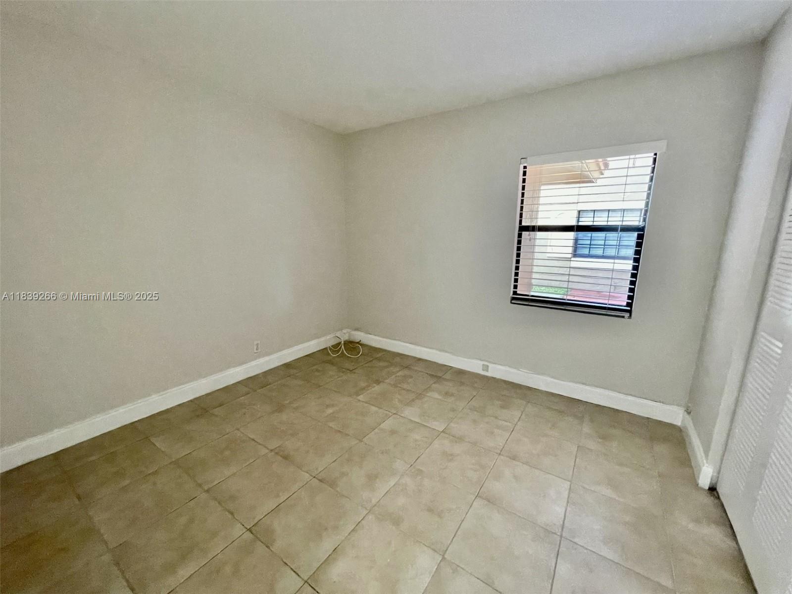 CORAL SPRINGS ESTATE TOWN - Residential Lease