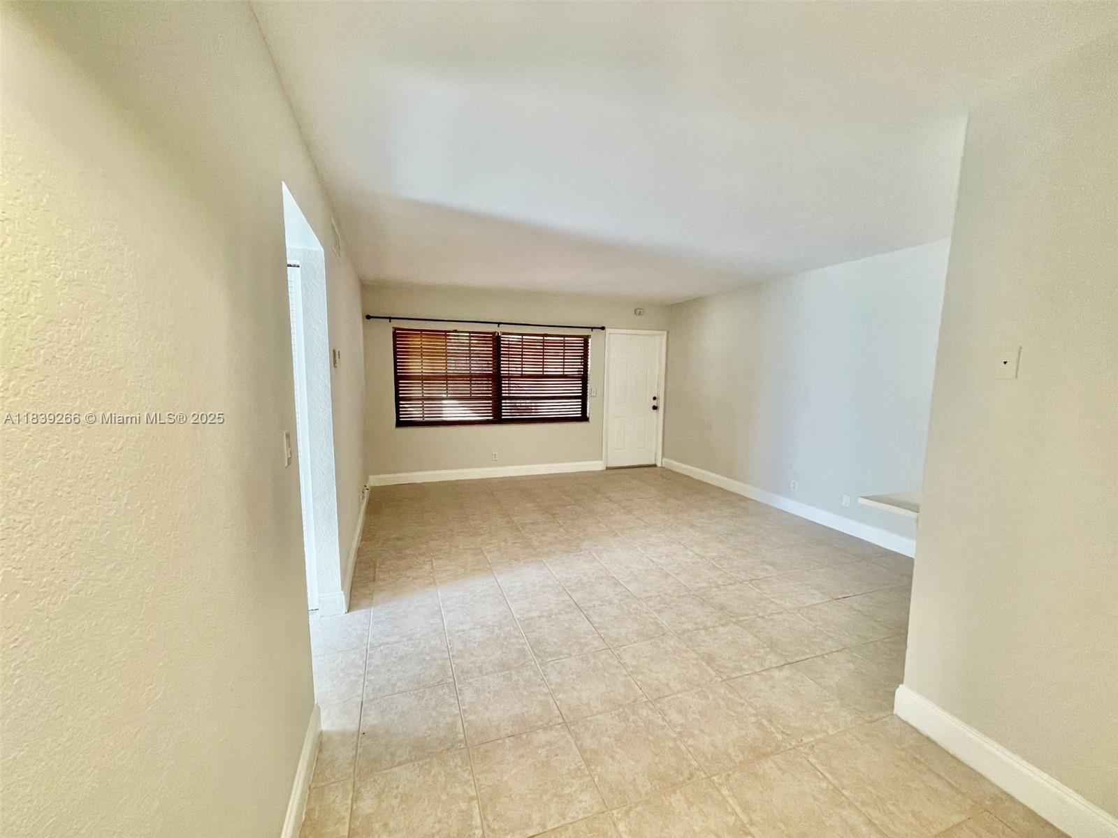 CORAL SPRINGS ESTATE TOWN - Residential Lease