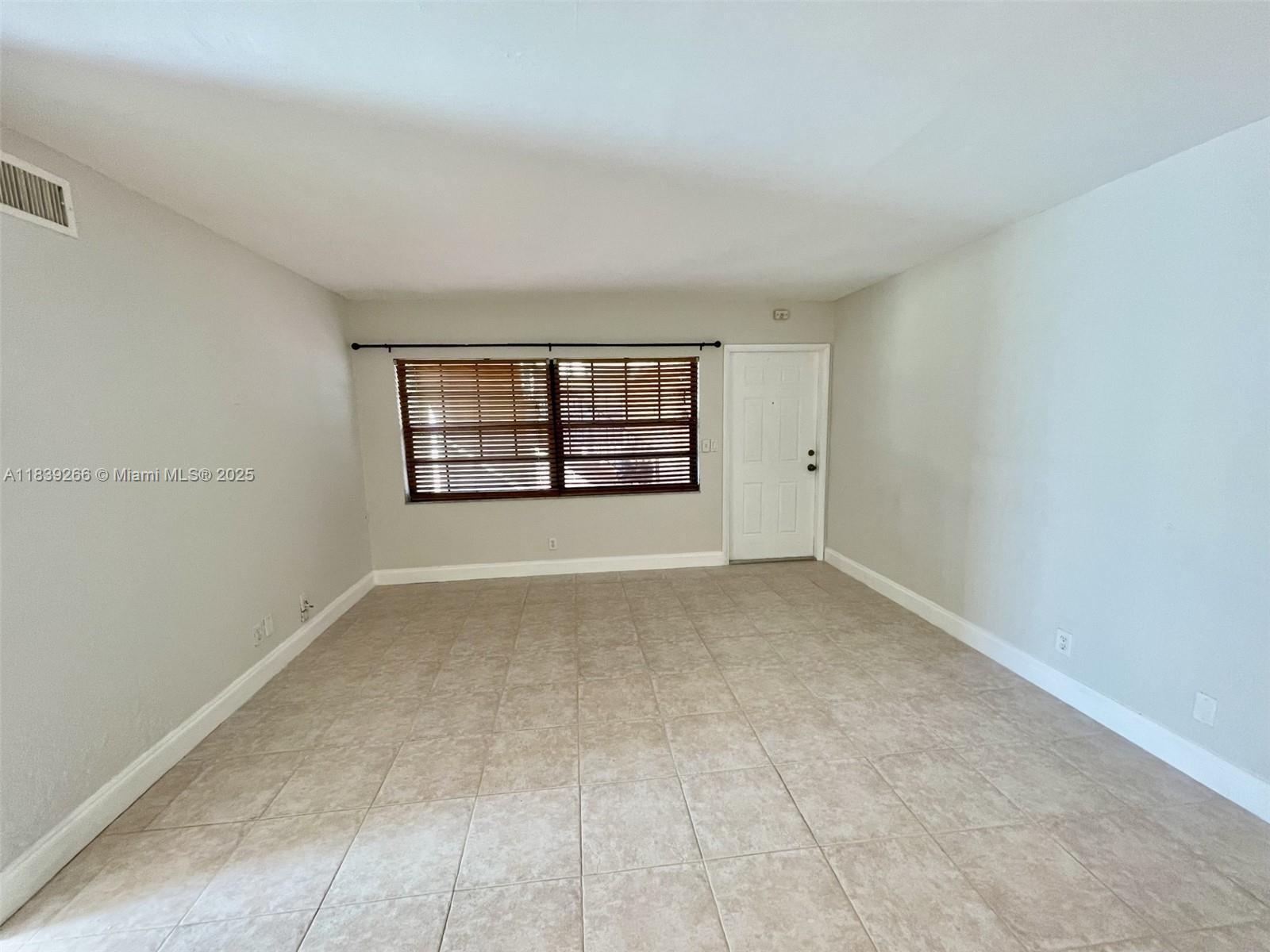 CORAL SPRINGS ESTATE TOWN - Residential Lease