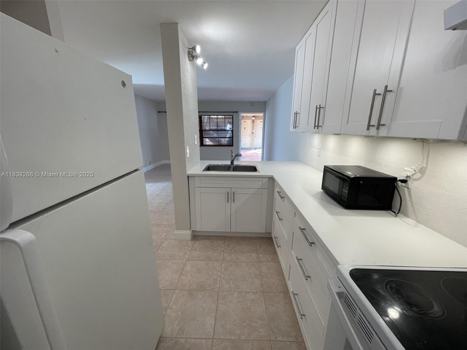 CORAL SPRINGS ESTATE TOWN - Residential Lease