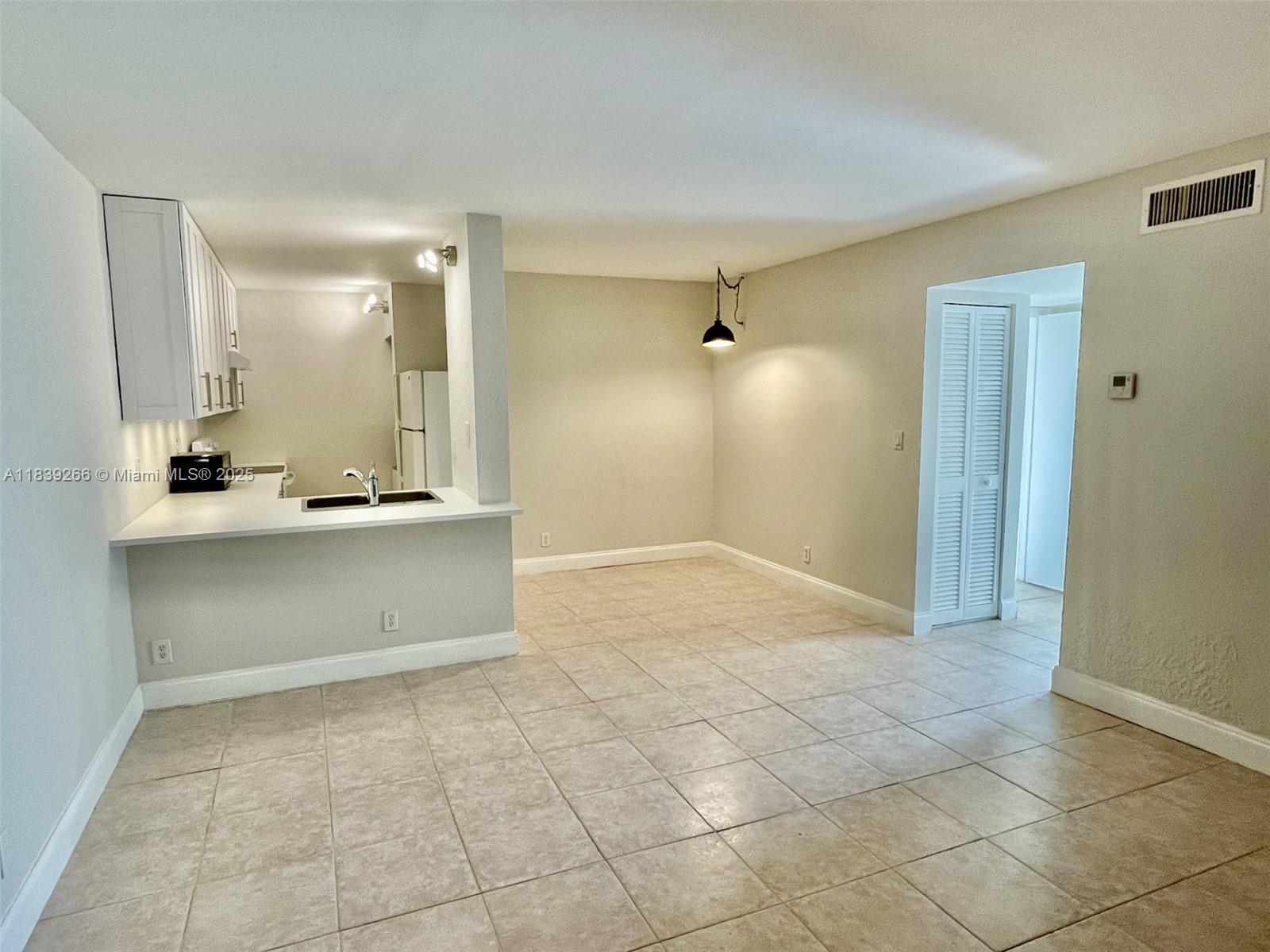 CORAL SPRINGS ESTATE TOWN - Residential Lease