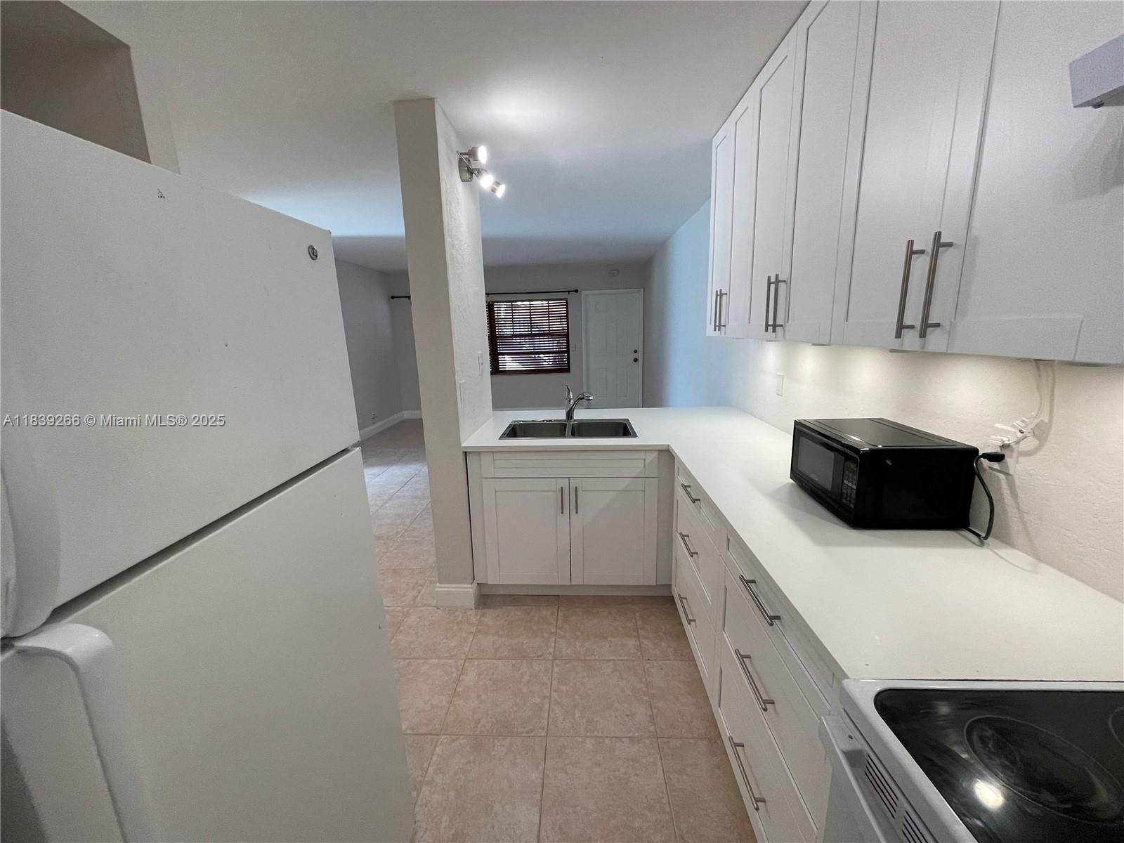 CORAL SPRINGS ESTATE TOWN - Residential Lease