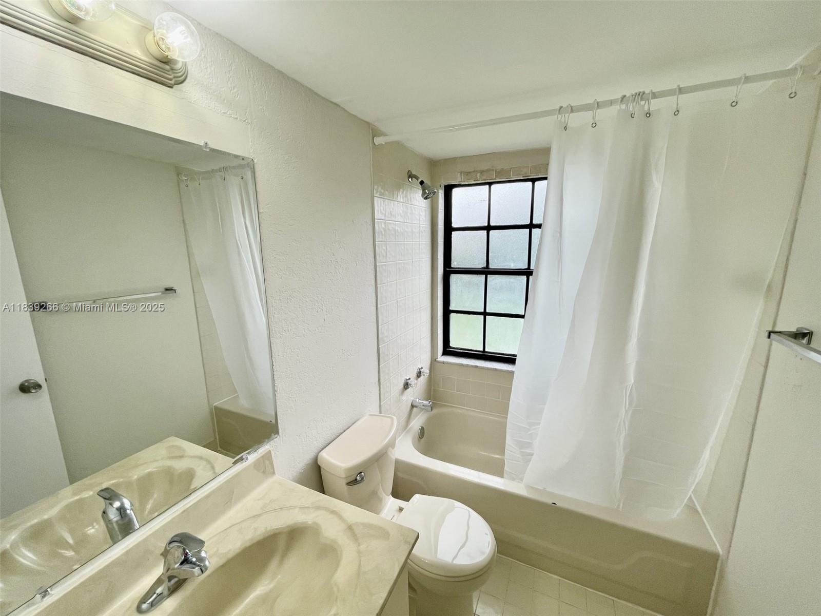 CORAL SPRINGS ESTATE TOWN - Residential Lease