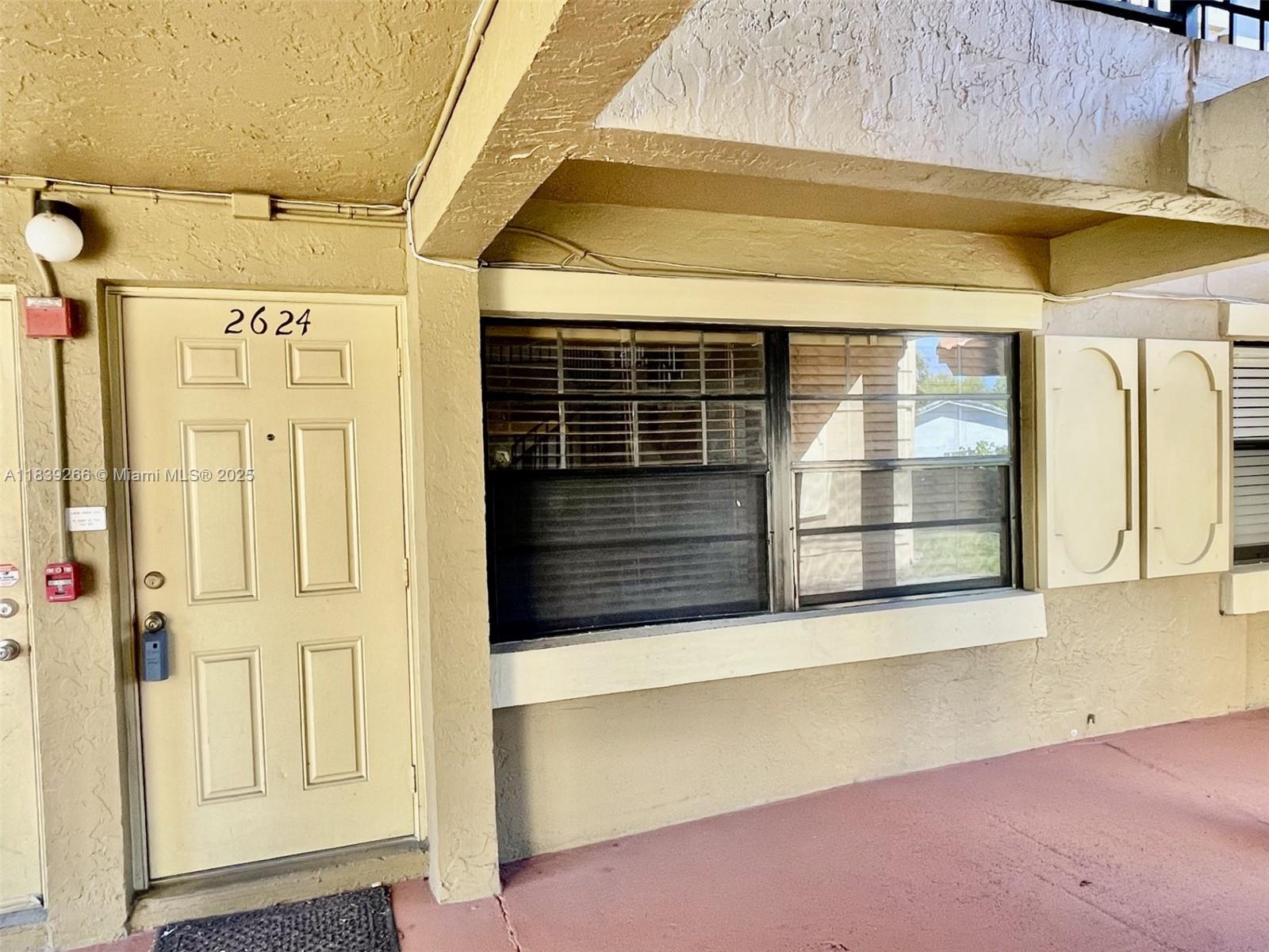 CORAL SPRINGS ESTATE TOWN - Residential Lease