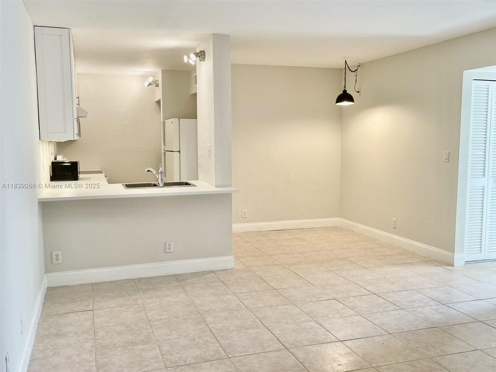 CORAL SPRINGS ESTATE TOWN - Residential Lease