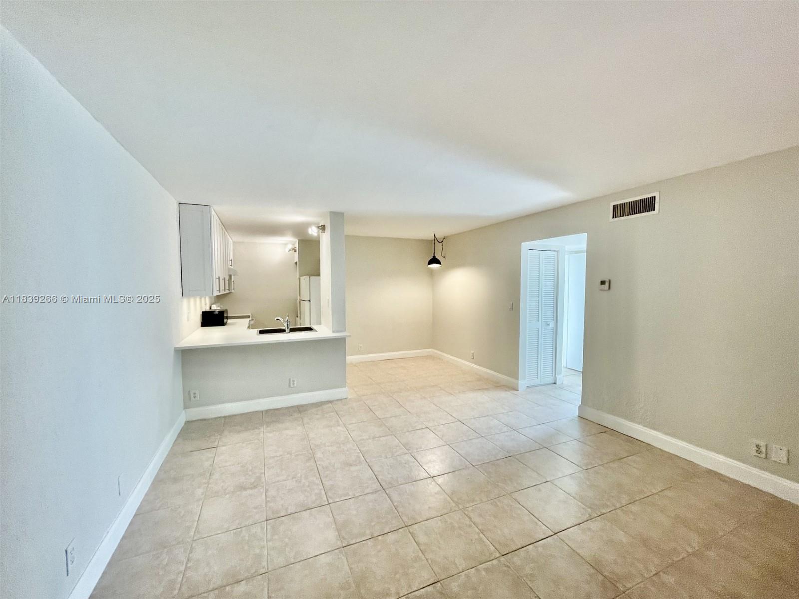 CORAL SPRINGS ESTATE TOWN - Residential Lease