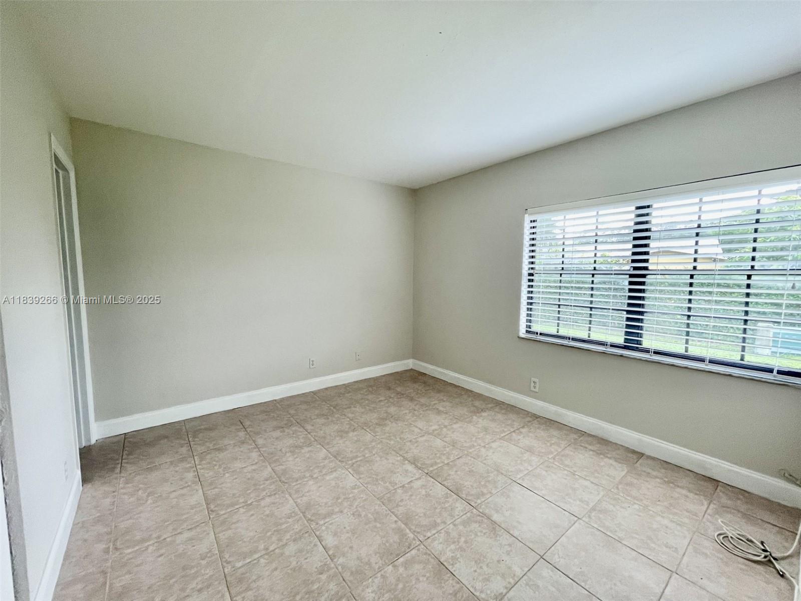 CORAL SPRINGS ESTATE TOWN - Residential Lease