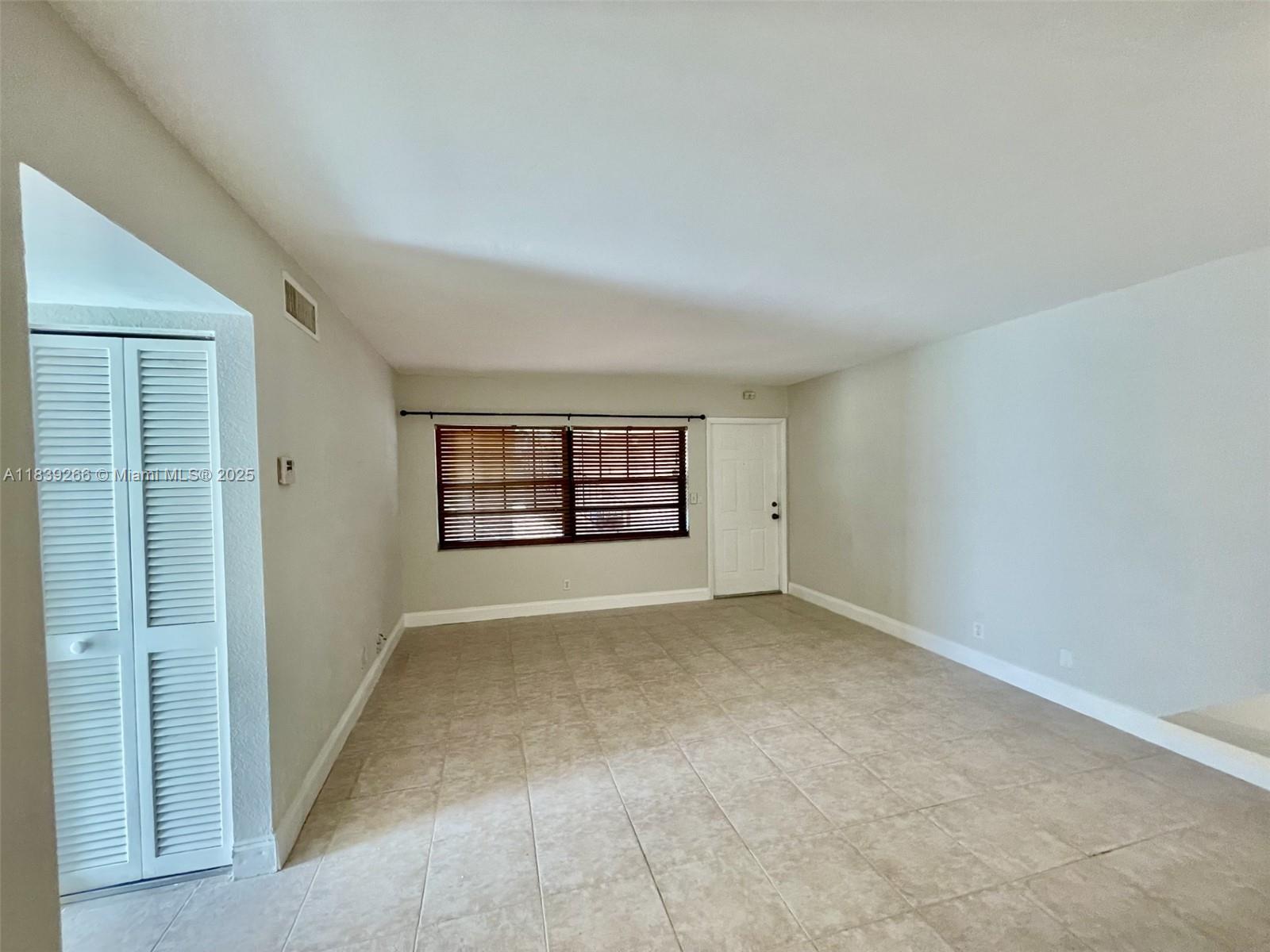 CORAL SPRINGS ESTATE TOWN - Residential Lease