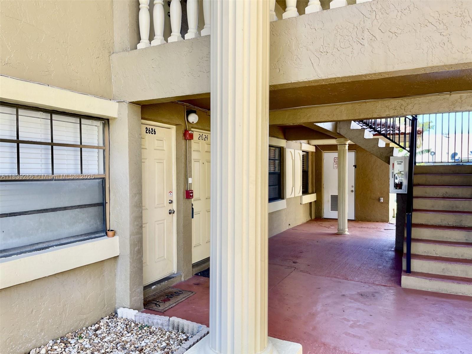 CORAL SPRINGS ESTATE TOWN - Residential Lease