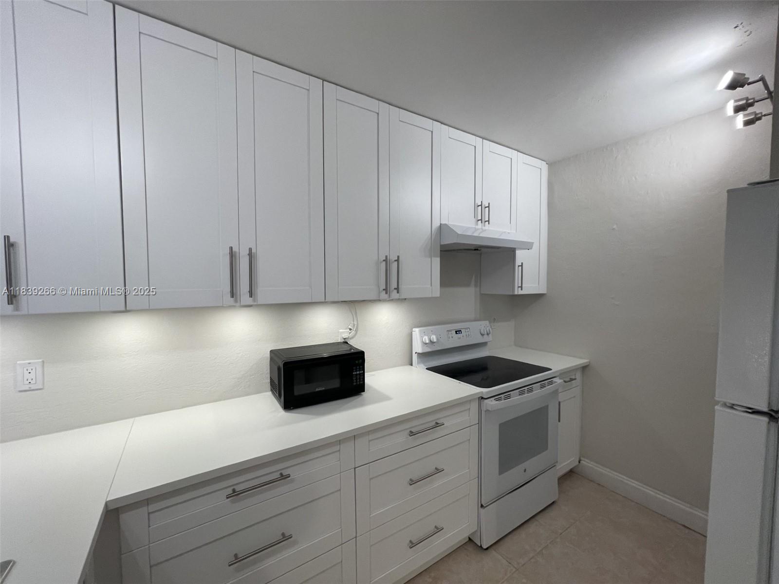 CORAL SPRINGS ESTATE TOWN - Residential Lease