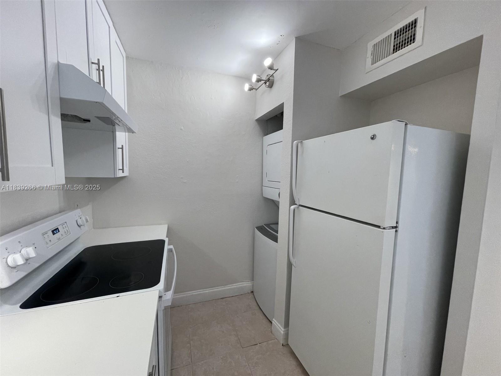 CORAL SPRINGS ESTATE TOWN - Residential Lease