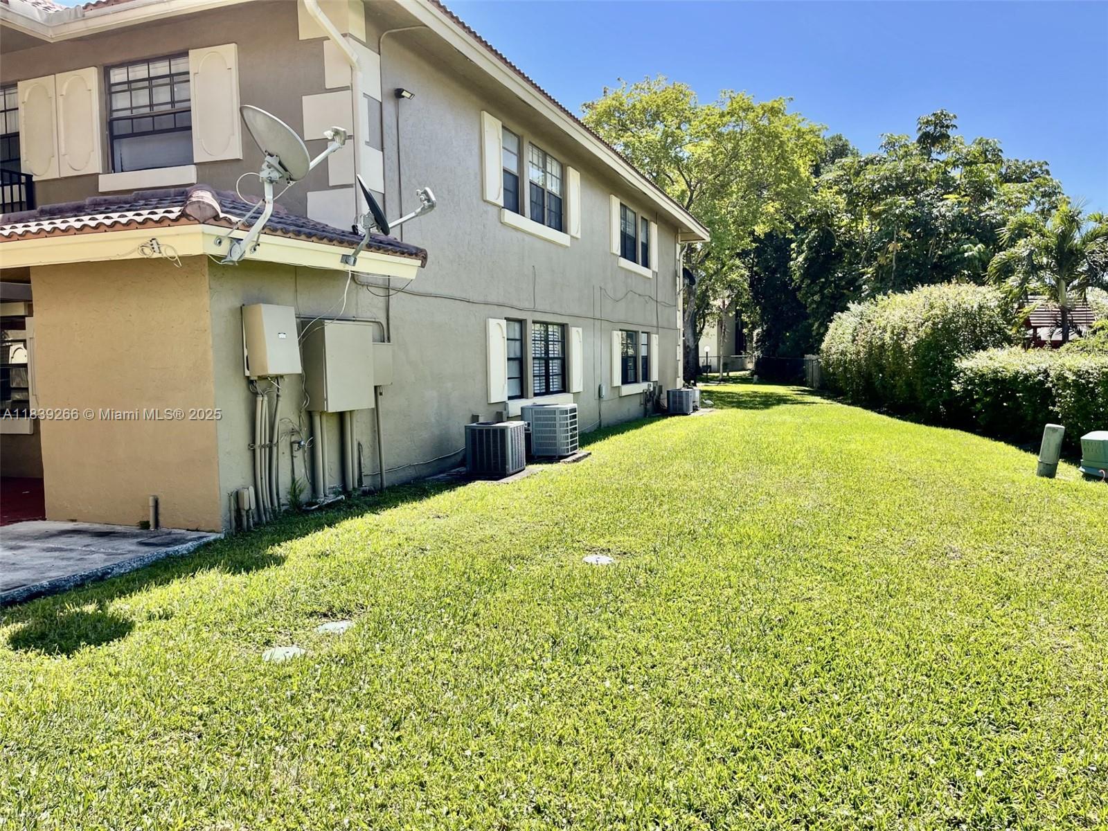 CORAL SPRINGS ESTATE TOWN - Residential Lease