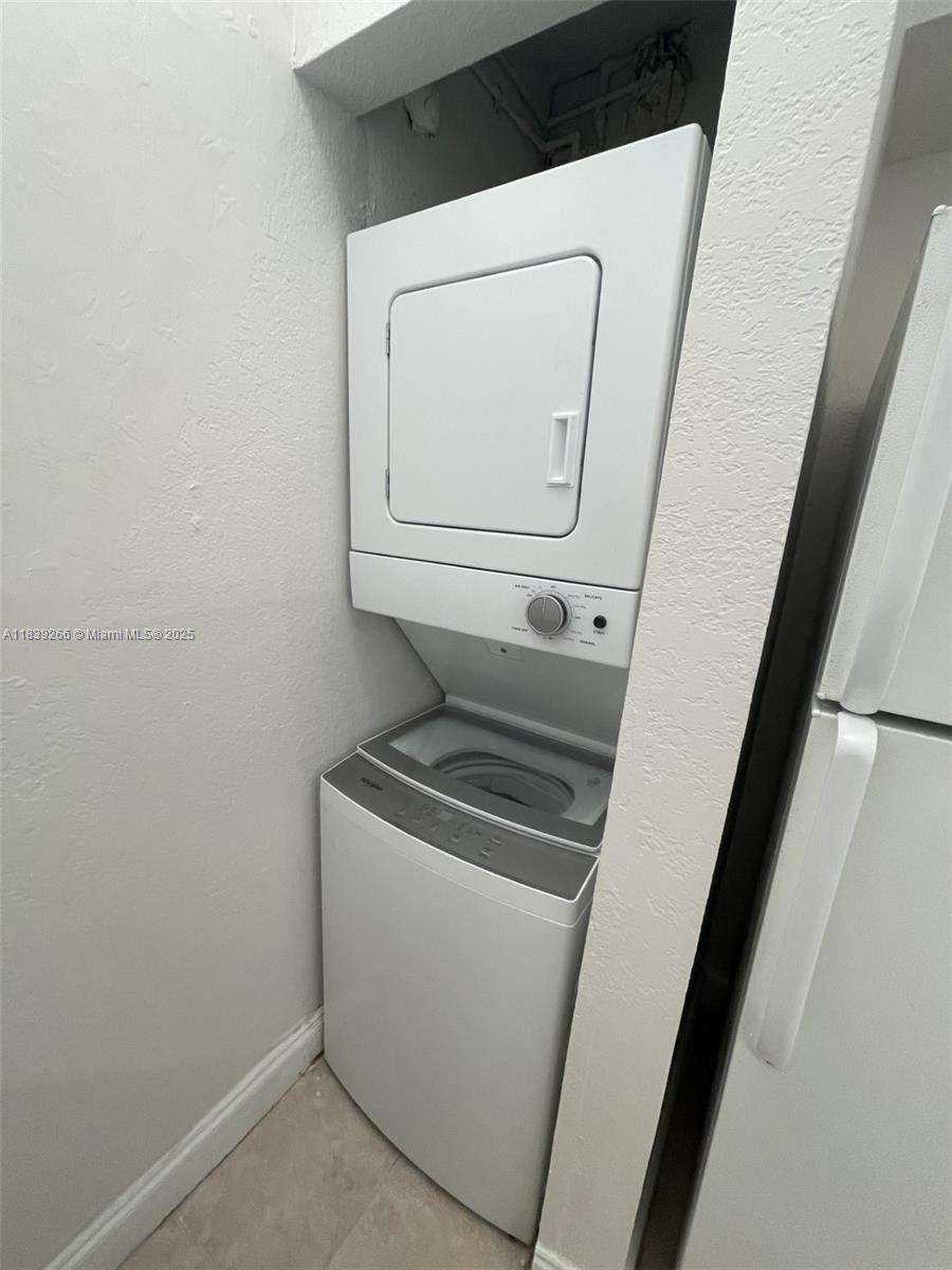 CORAL SPRINGS ESTATE TOWN - Residential Lease