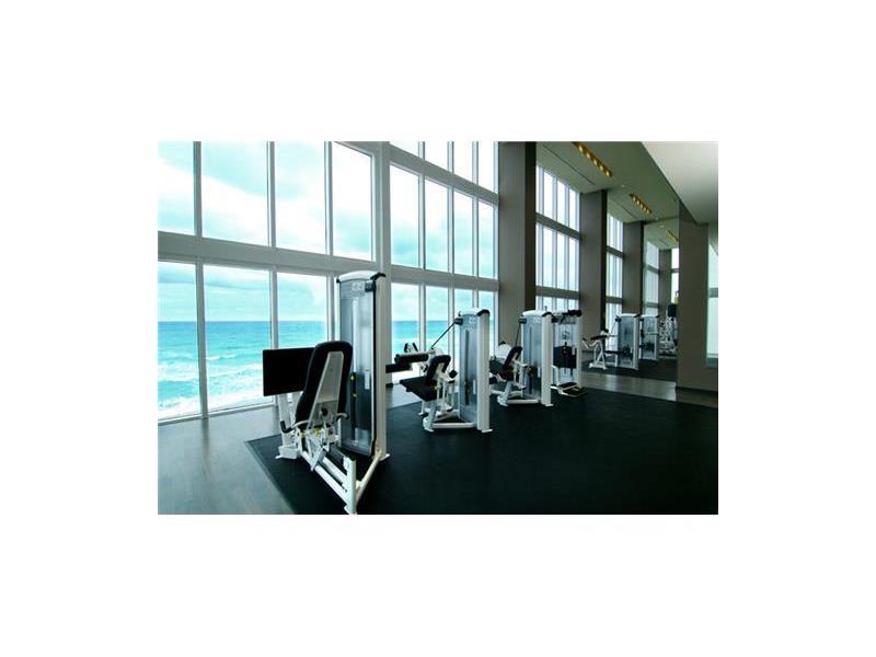 Incredible ocean views from this large studio. There is a bedroom with doors in the unit. Marble flooring. Building is a 5 star resort: valet parking, conicerge 24 hrs, 40,00 sq ft of amenities including a spa, 3 pools, gym, sauna etc. Must see! Will not last. Please call Felipe Quiroz.
