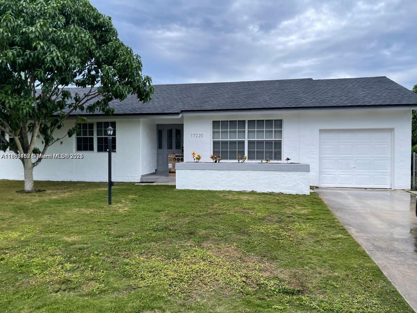 section 8 welcome. no hoa! Brand new roof. Spacious duplex in very sought-after Palmetto Bay. front unit is still available. rear unit is already rented. Conveniently located close to US 1, Old cutler Rd and near shopping malls, restaurants, and a few blocks away from Palmetto Bay park. fenced side yard great for Pets.