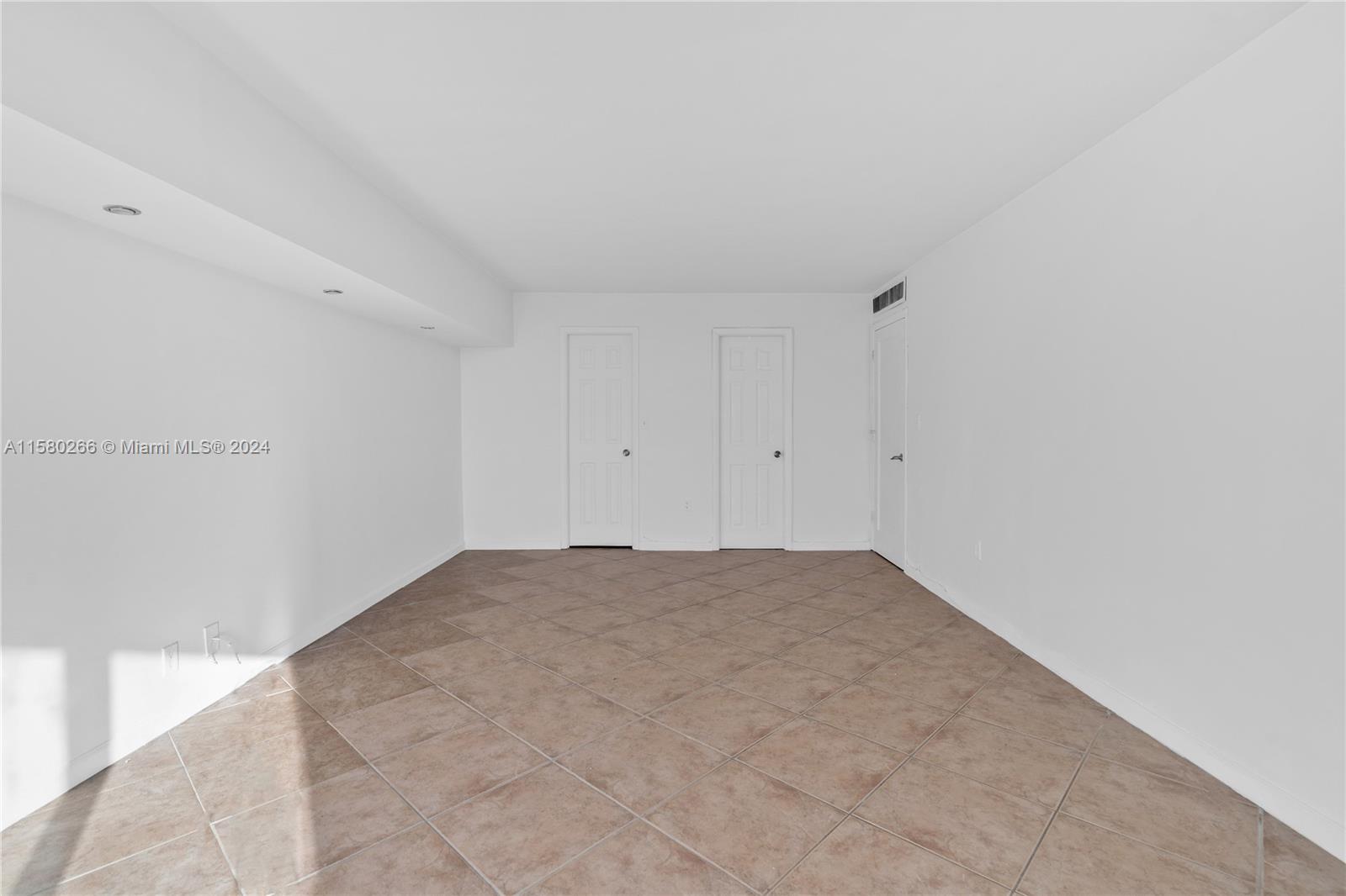 HARDING HALL CONDOMINIUM - Residential Lease
