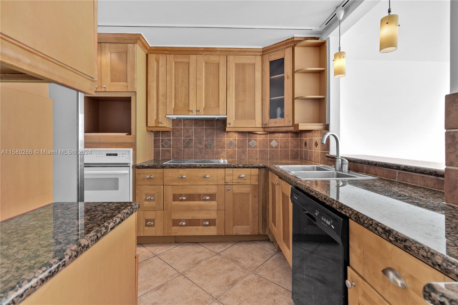 HARDING HALL CONDOMINIUM - Residential Lease