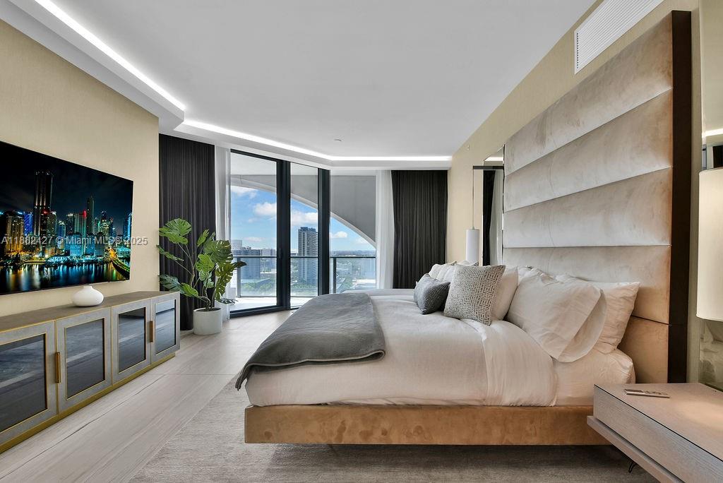 ONE THOUSAND MUSEUM - Residential Lease