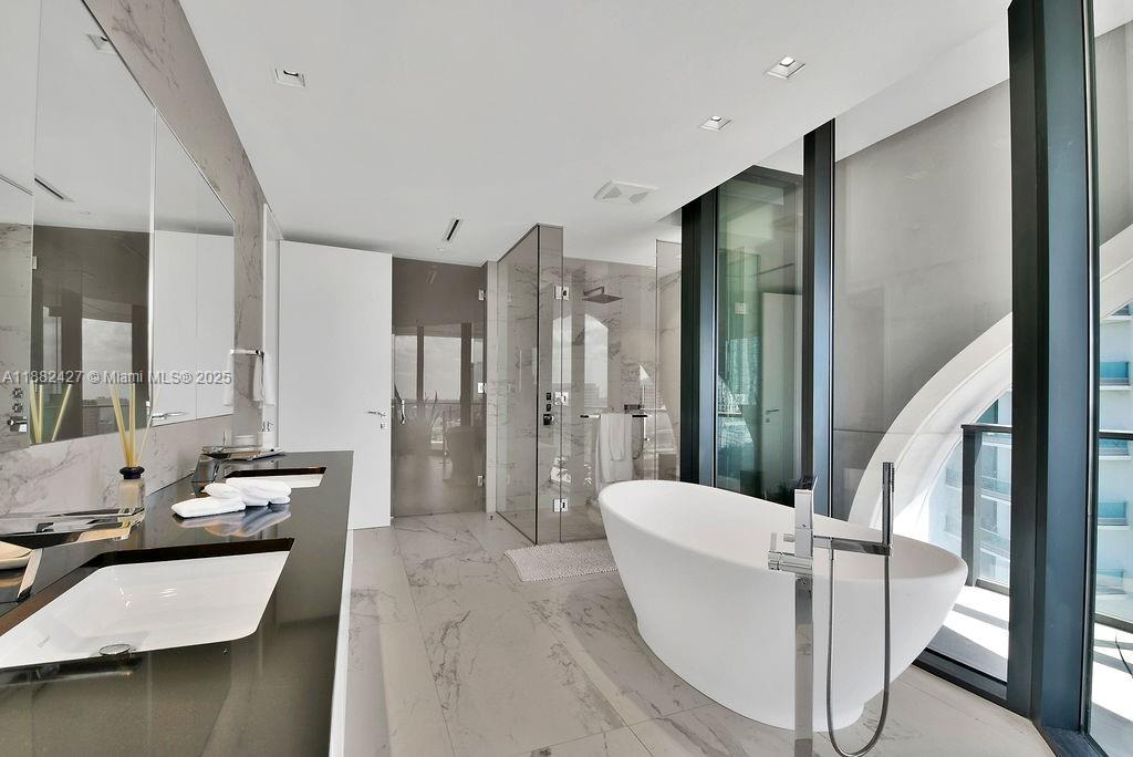 ONE THOUSAND MUSEUM - Residential Lease