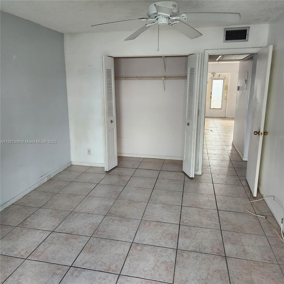 SOUTHAMPTON CONDO - Residential