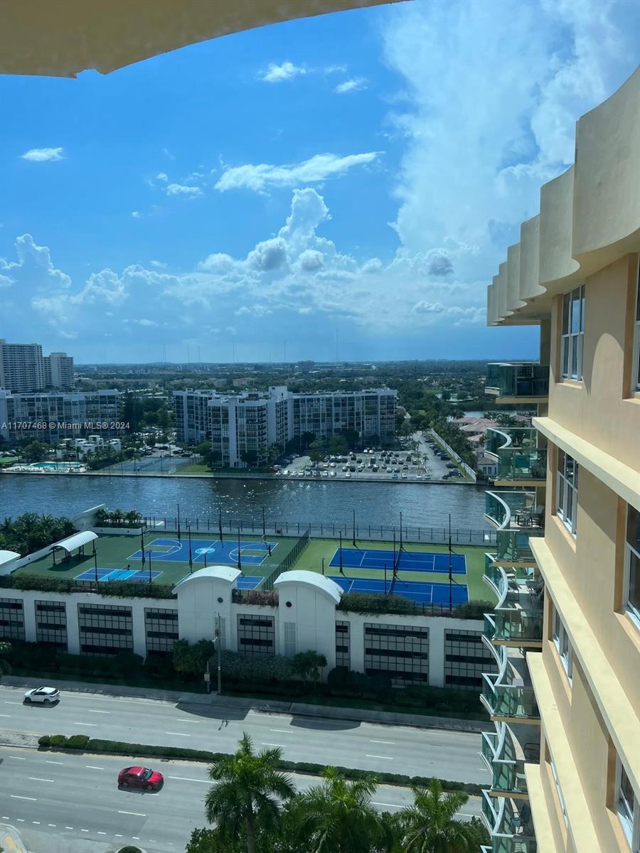 WAVE CONDO - Residential