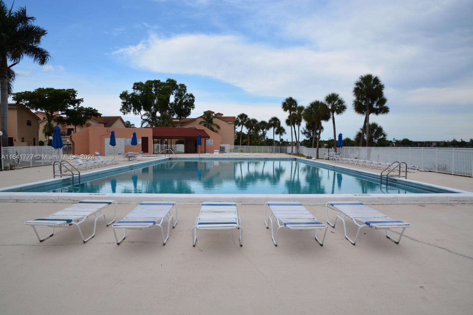 LAKEVIEW OF THE CALF CLUB - Residential