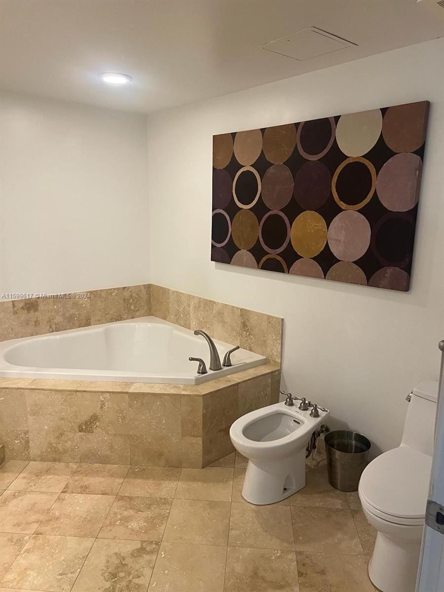 DUO CONDOMINIUM EAST - Residential
