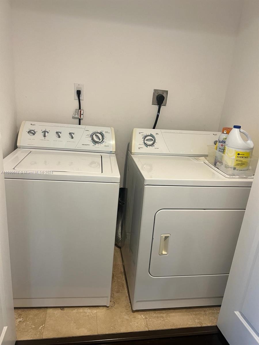 DUO CONDOMINIUM EAST - Residential