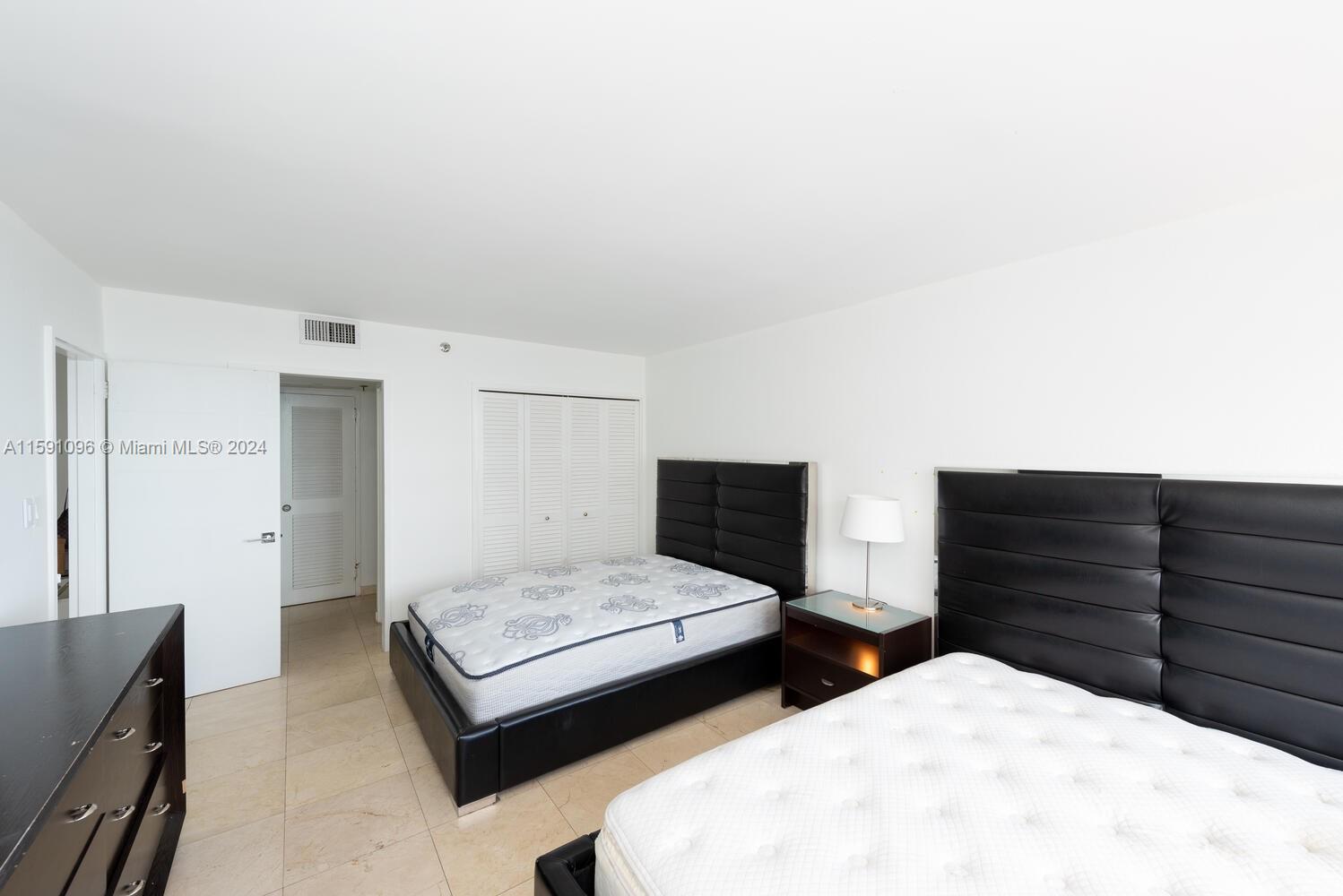 5225 Collins Ave 1407