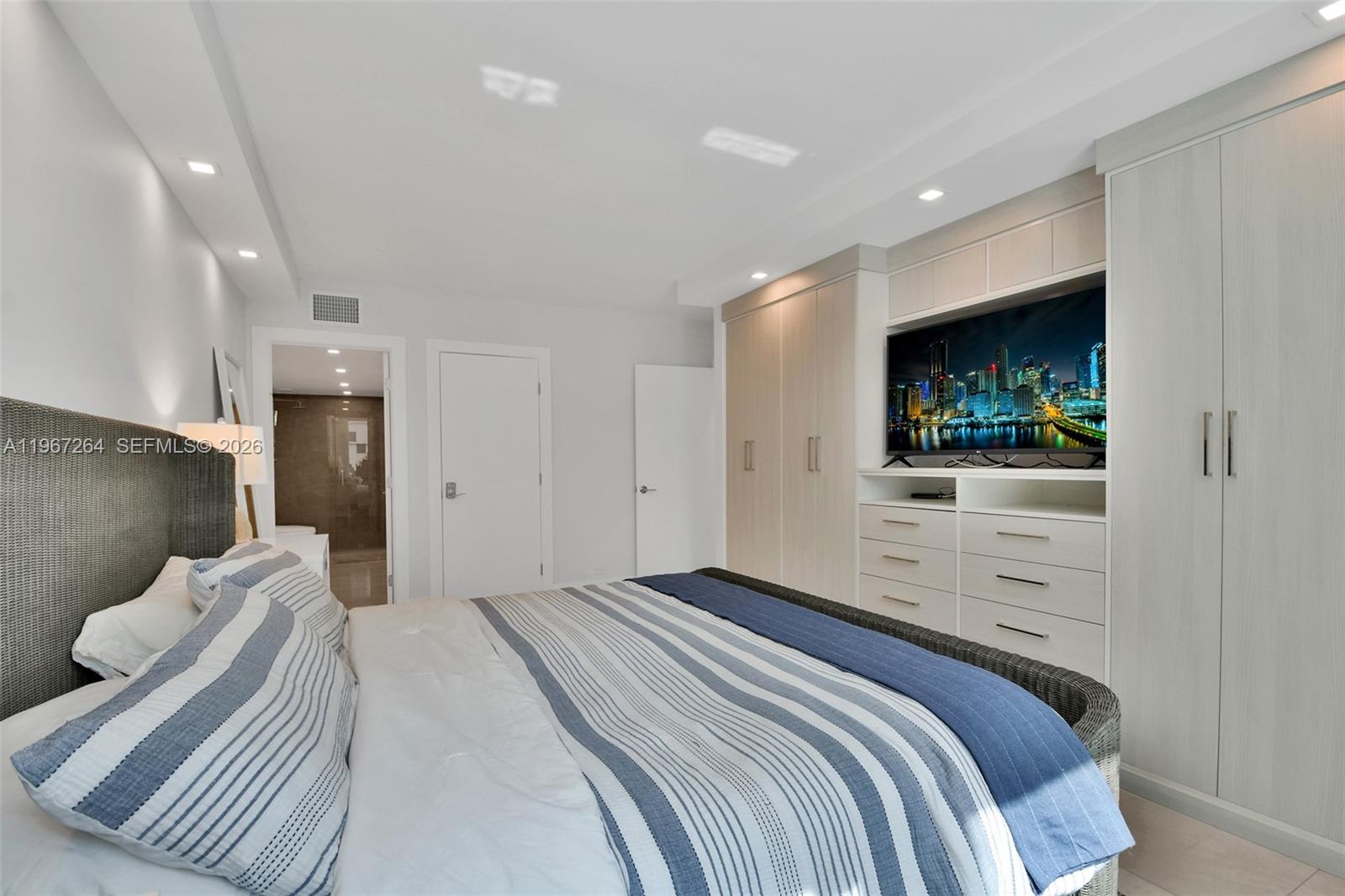 RONEY PALACE CONDO - Residential