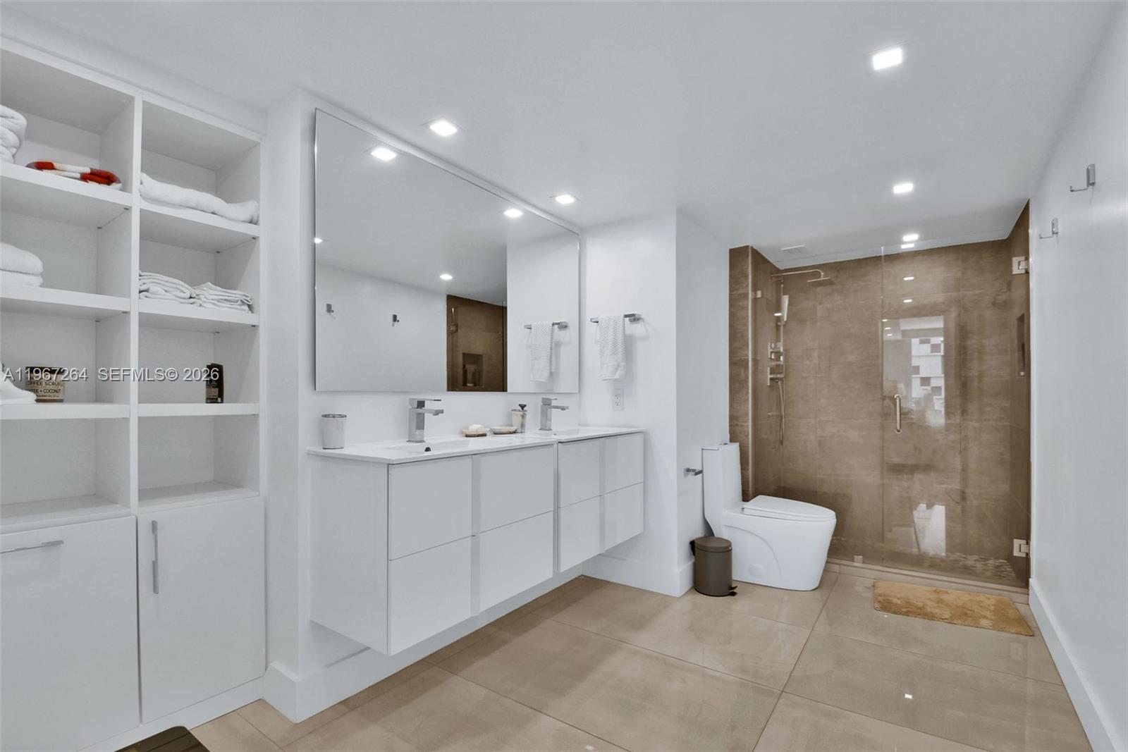 RONEY PALACE CONDO - Residential