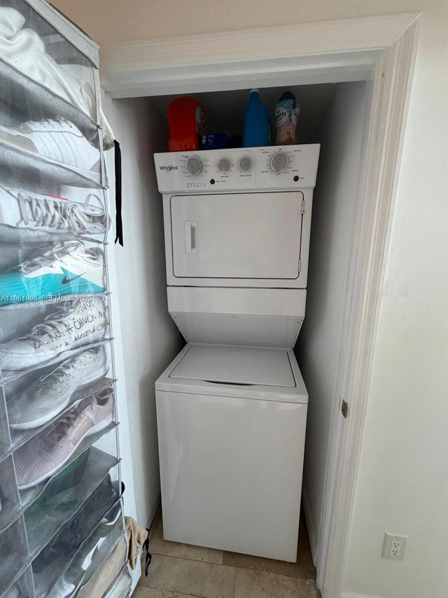 INFINITY AT BRICKELL COND - Residential