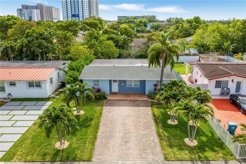 Tiny photo for 330 SW 104th Ct, Sweetwater, FL 33174 (MLS # A12006648)