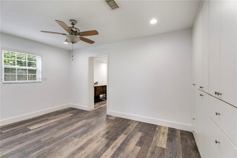 Tiny photo for 330 SW 104th Ct, Sweetwater, FL 33174 (MLS # A12006648)