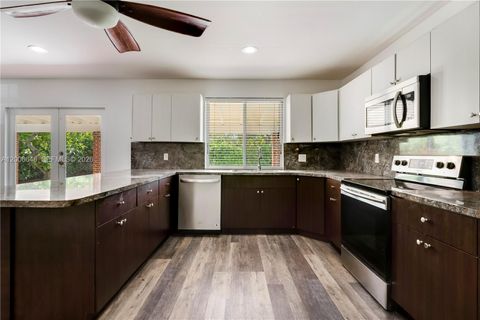 Tiny photo for 330 SW 104th Ct, Sweetwater, FL 33174 (MLS # A12006648)