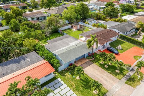 Tiny photo for 330 SW 104th Ct, Sweetwater, FL 33174 (MLS # A12006648)