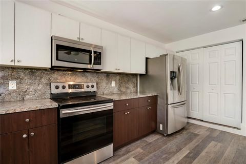 Tiny photo for 330 SW 104th Ct, Sweetwater, FL 33174 (MLS # A12006648)