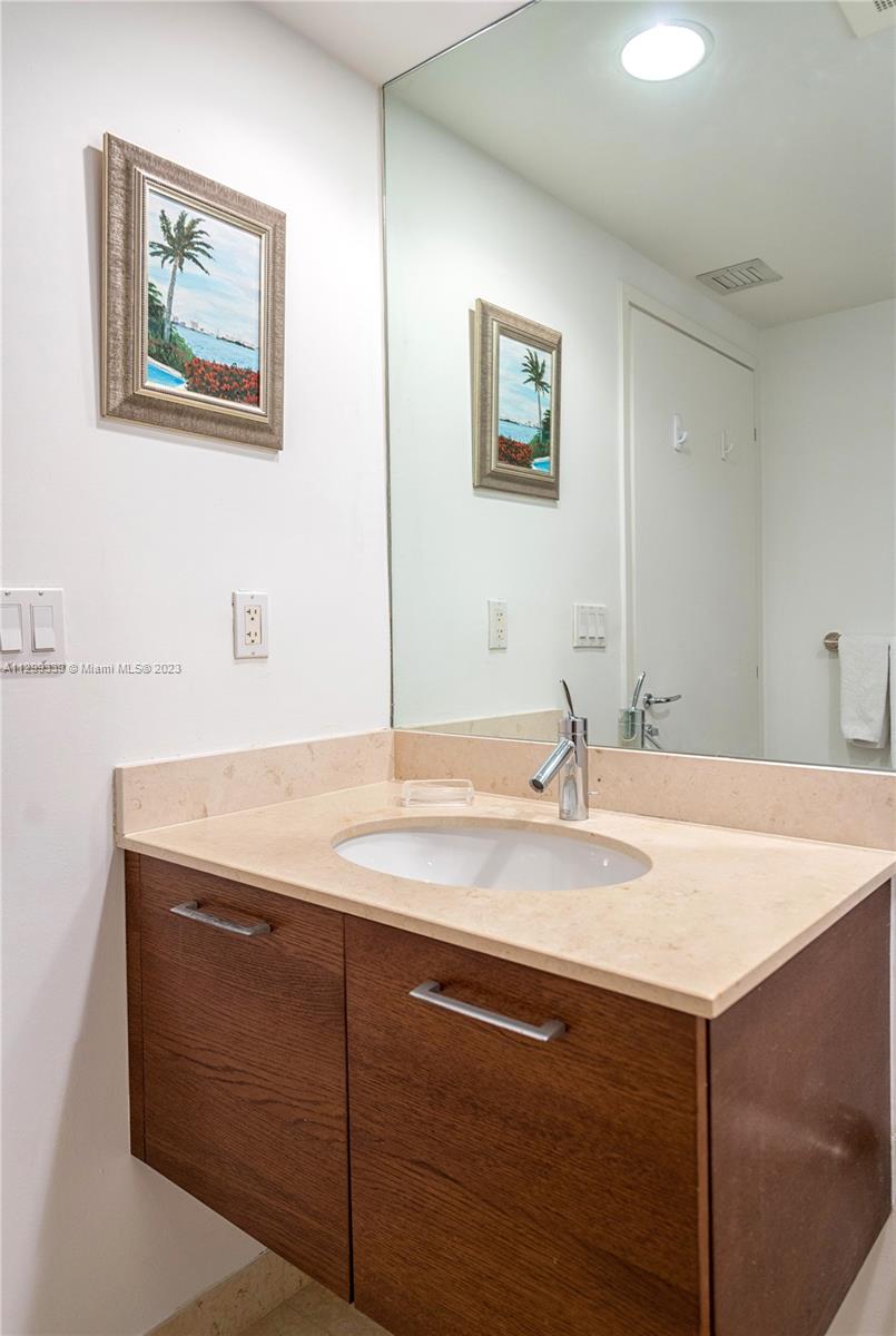 ICON CONDO - Residential