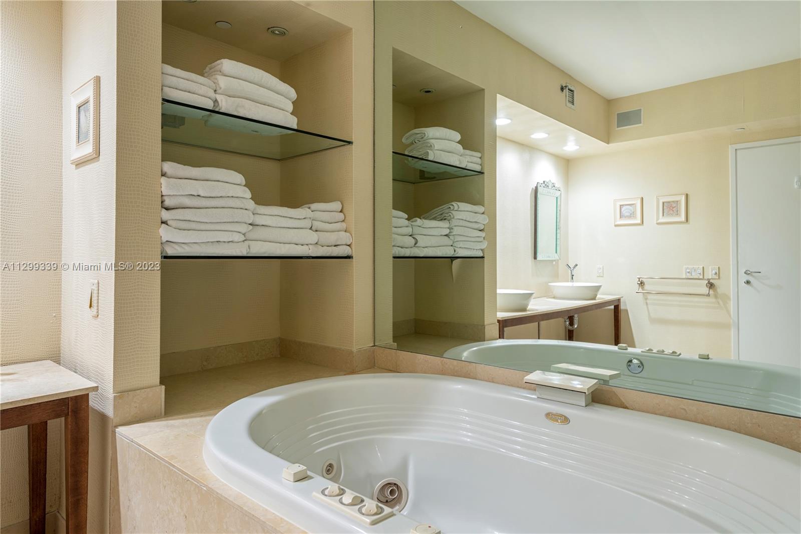 ICON CONDO - Residential