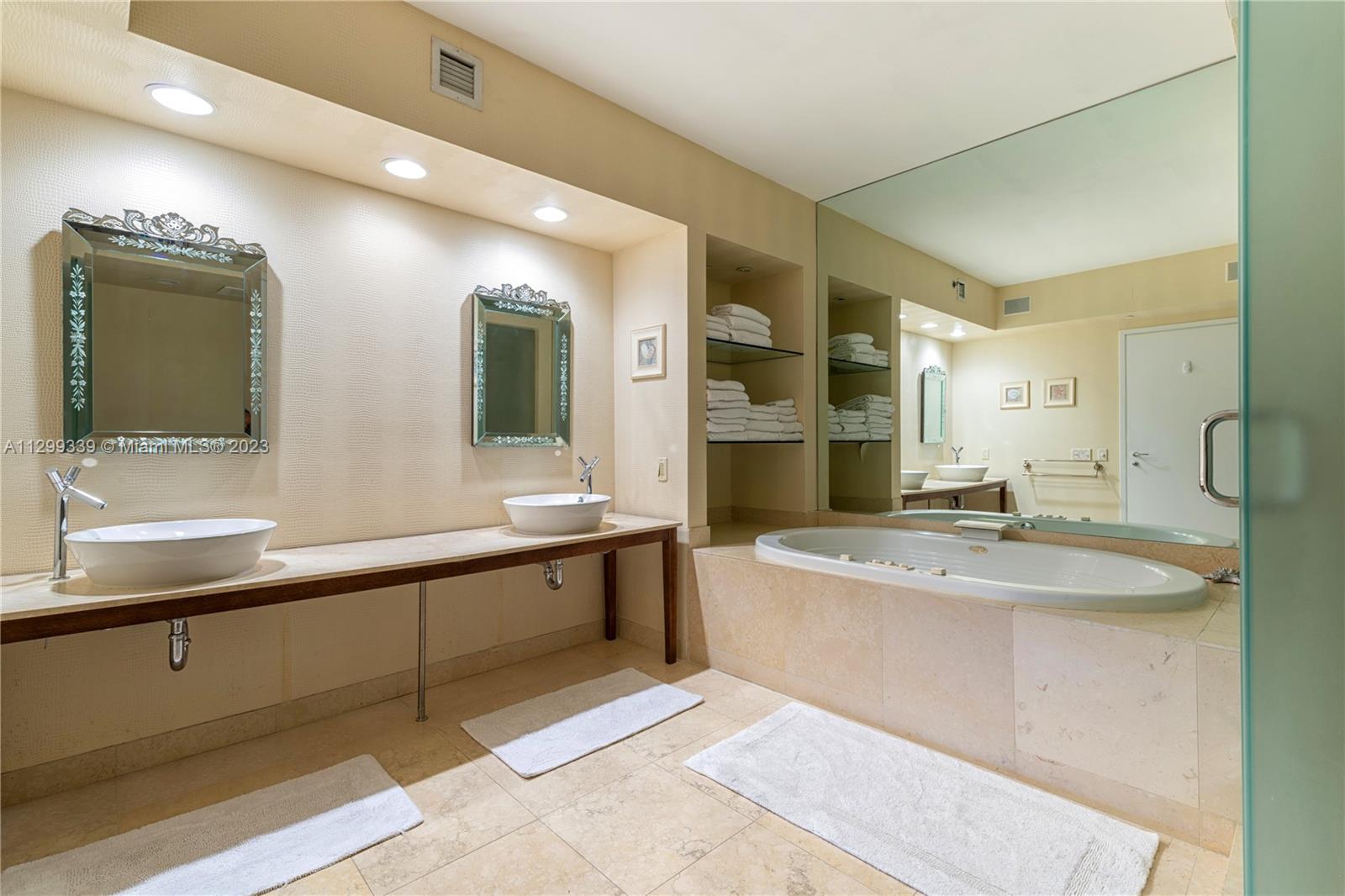 ICON CONDO - Residential