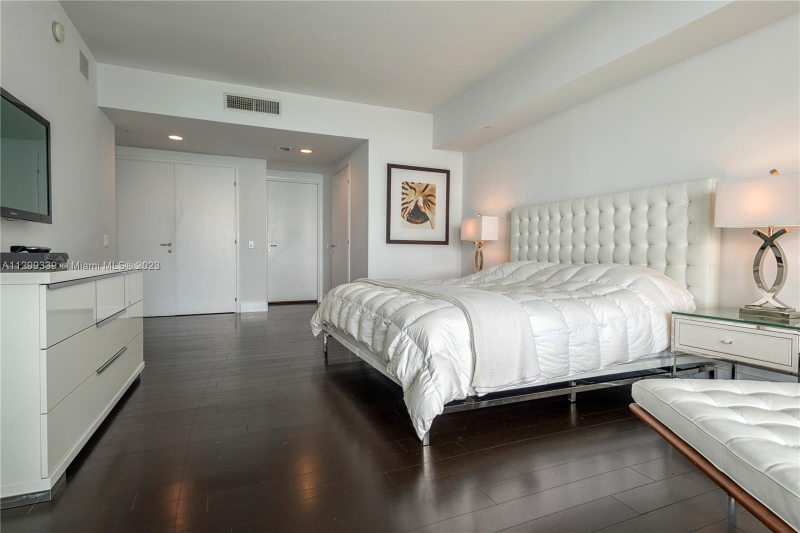 ICON CONDO - Residential