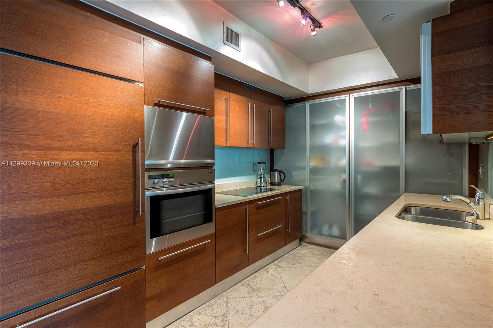 ICON CONDO - Residential