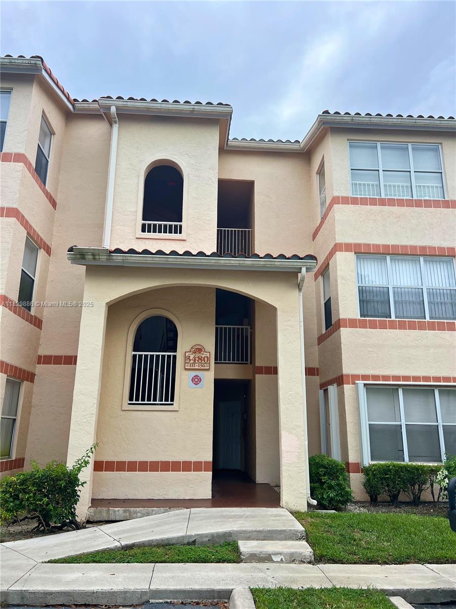 EXCELLENT OPPORTUNITY! This 2-bed, 1-bath unit is the perfect blend of convenience and comfort. The living space offers an open floor plan with a cozy atmosphere. The unit features tile floors, plenty of natural light, wood cabinets, and a washer and dryer. This property is situated in an ideal location with easy access to shopping centers, restaurants, malls, and A+ schools. The Coral Key Condo community offers a wide variety of amenities including pool, tennis court, a clubhouse, an fitness center, and much more. Don't miss out on this amazing opportunity! With its convenient location, desirable amenities, and comfortable interior, this home is perfect for any family.