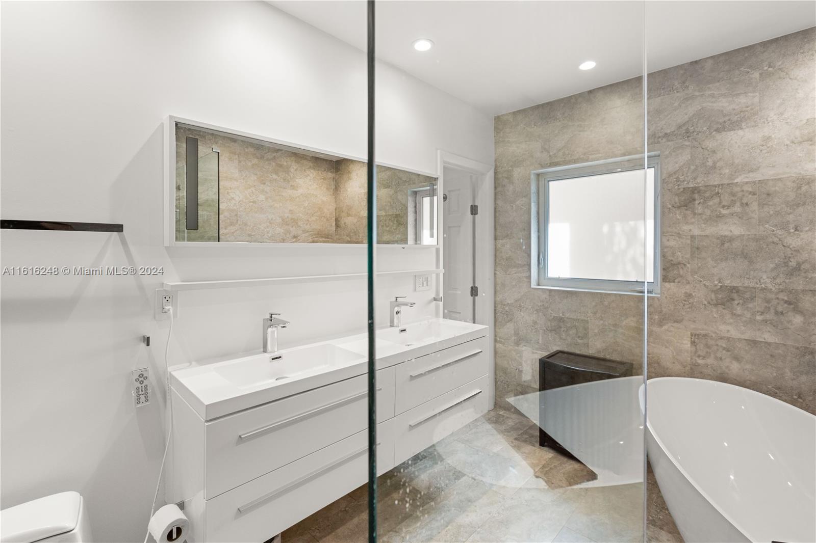 CORAL GABLES RIVIERA SEC - Residential