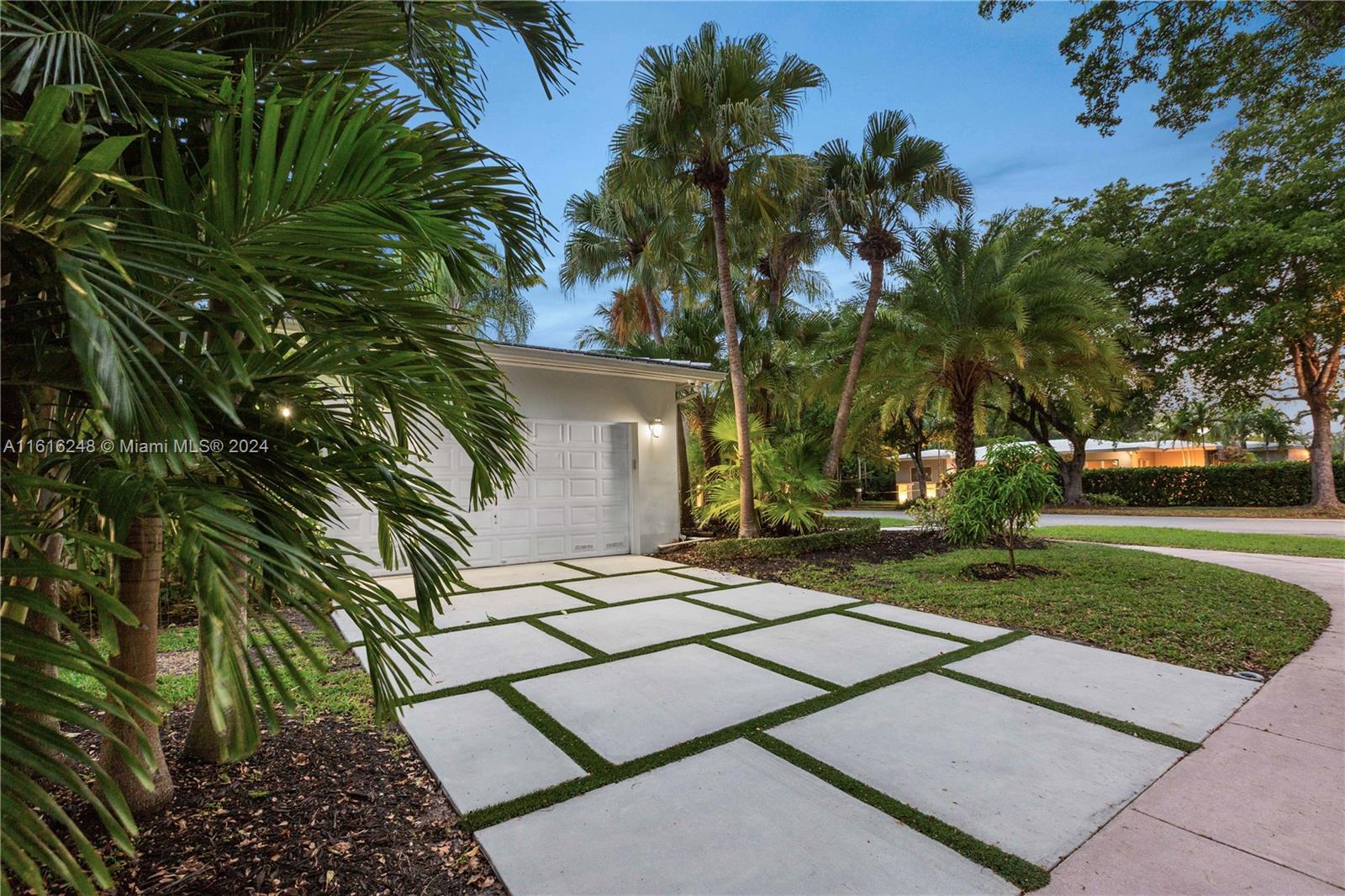 CORAL GABLES RIVIERA SEC - Residential