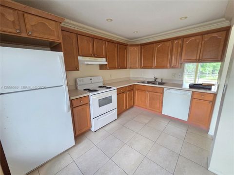 Tiny photo for 1000 NE 14th Ave #210, Hallandale Beach, FL 33009 (MLS # A12006069)